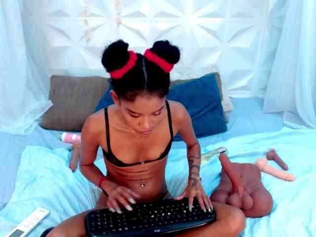 adissonpetite webcam