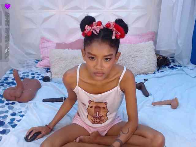 adissonpetite webcam