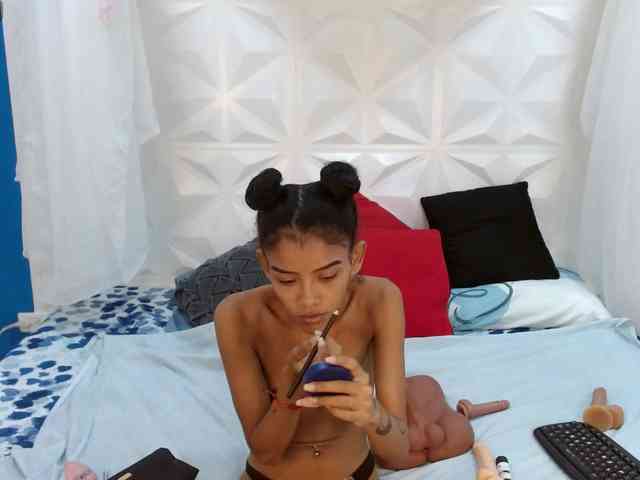 adissonpetite webcam