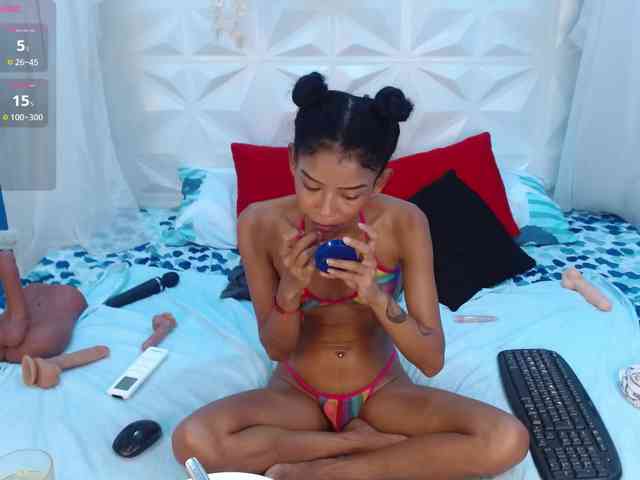 adissonpetite webcam