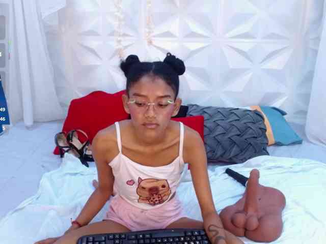 adissonpetite webcam