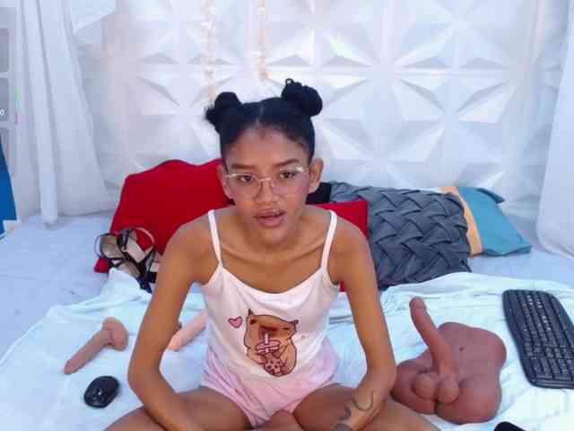 adissonpetite webcam