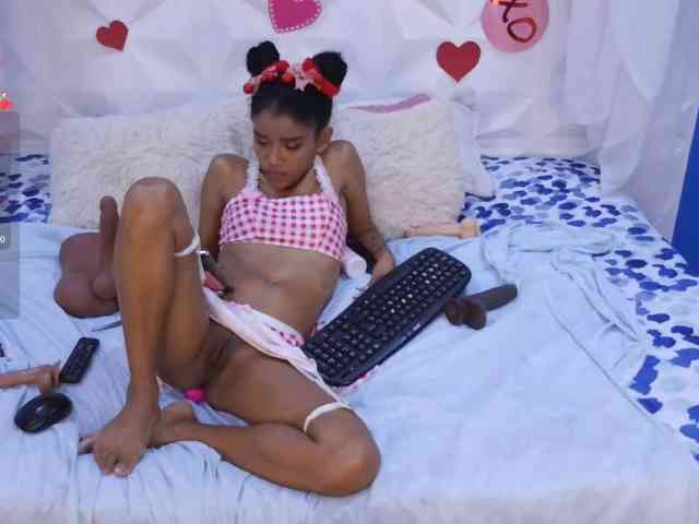 adissonpetite webcam