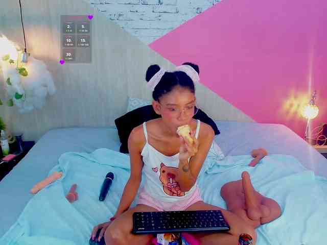 adissonpetite webcam