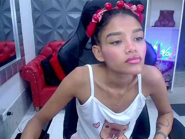 adissonpetite webcam