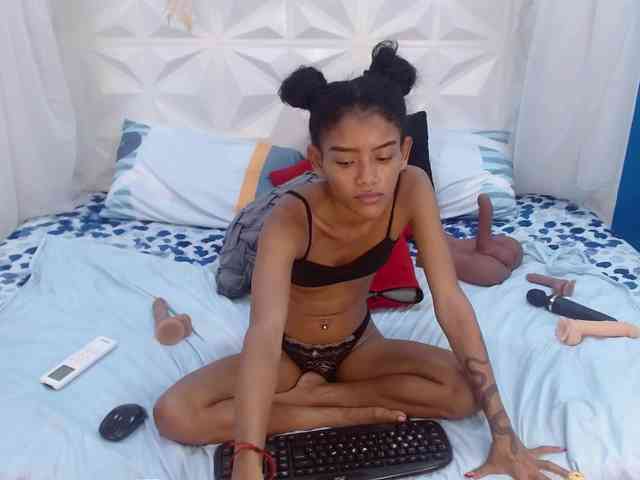 adissonpetite webcam