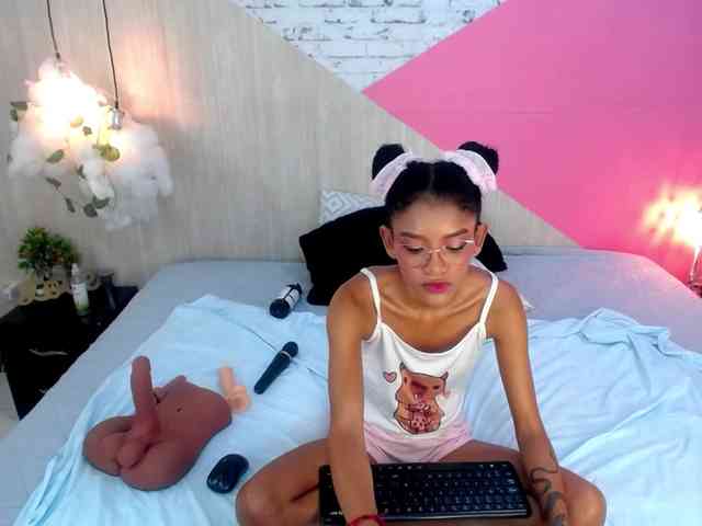 adissonpetite webcam