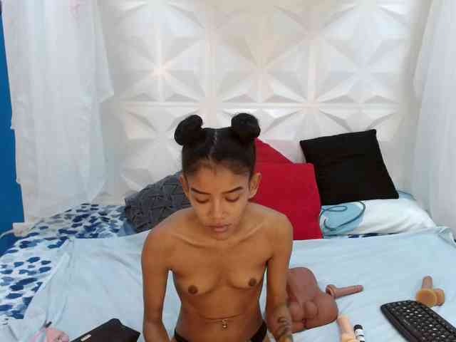 adissonpetite webcam