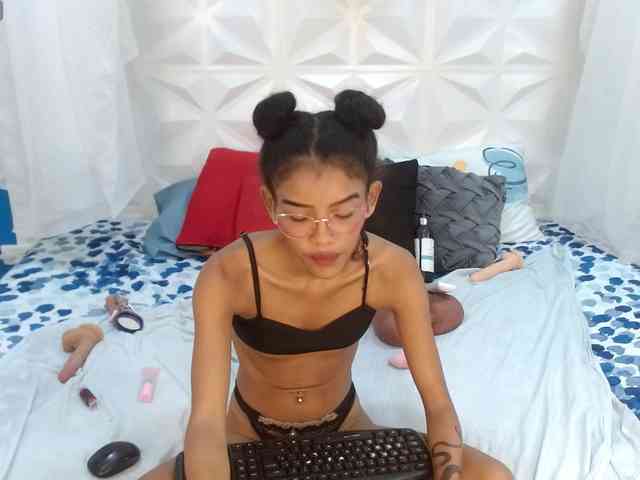 adissonpetite webcam