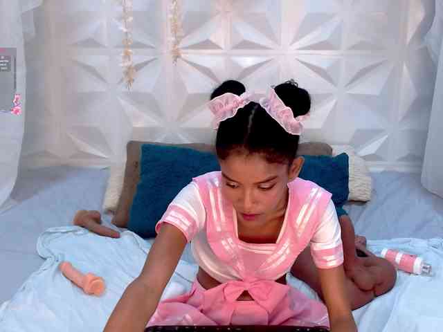 adissonpetite webcam