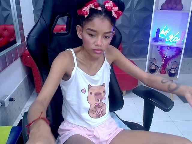 adissonpetite webcam