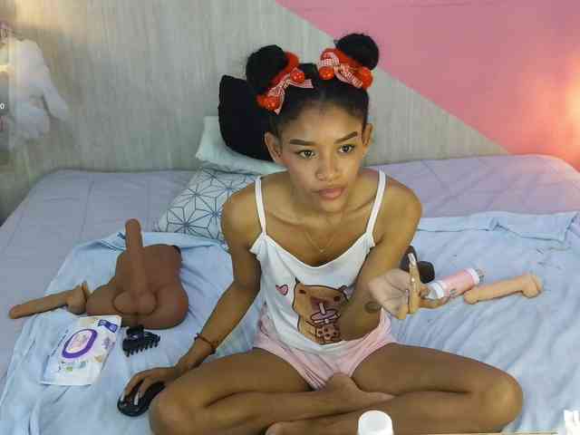 adissonpetite webcam