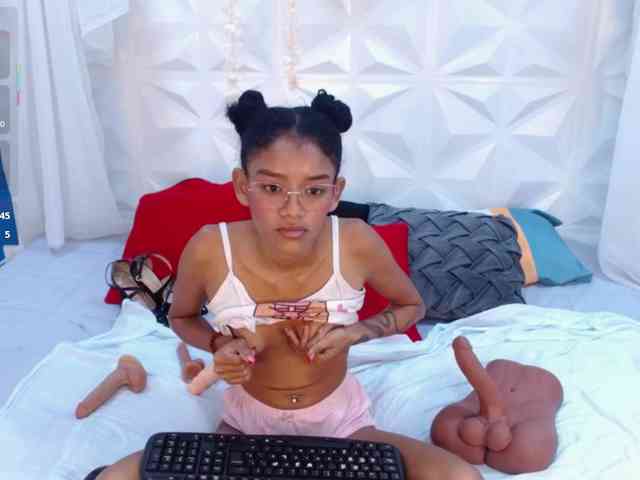 adissonpetite webcam