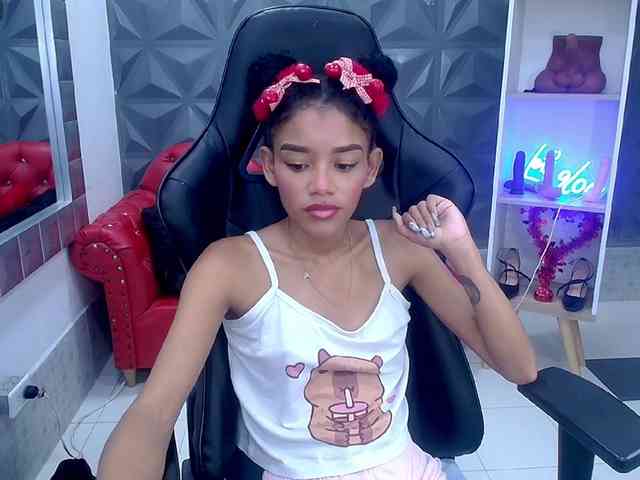 adissonpetite webcam