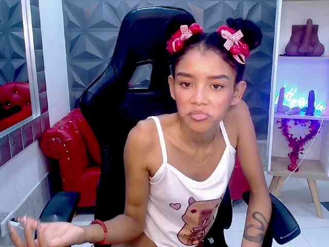 adissonpetite webcam