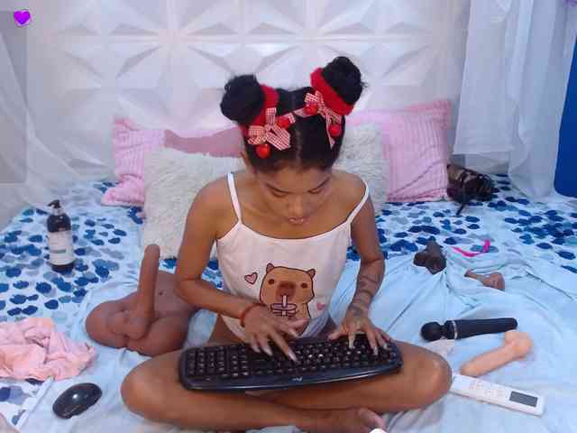 adissonpetite webcam