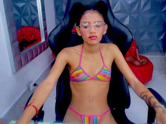 adissonpetite webcam