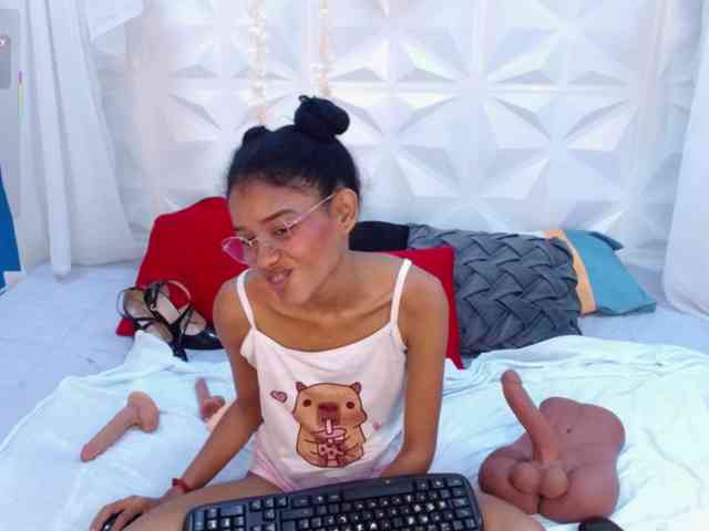 adissonpetite webcam