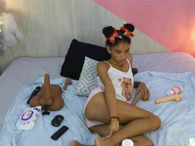 adissonpetite webcam