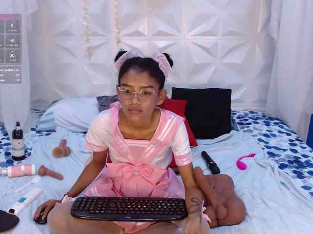 adissonpetite webcam