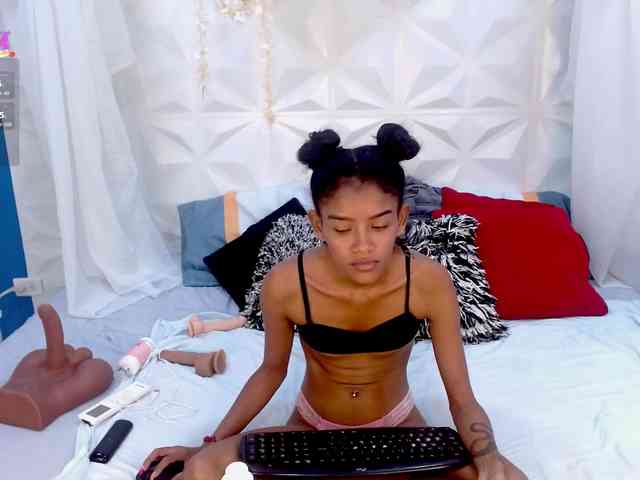 adissonpetite webcam