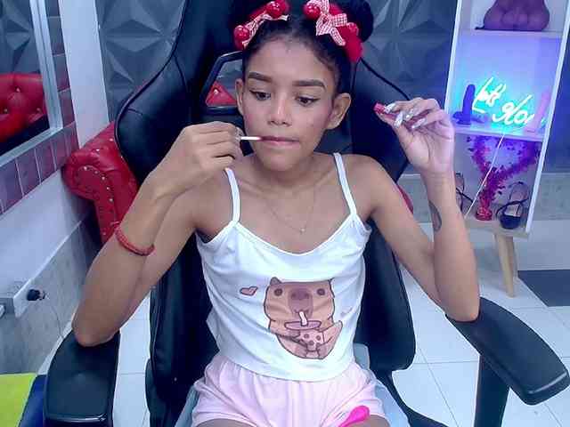 adissonpetite webcam