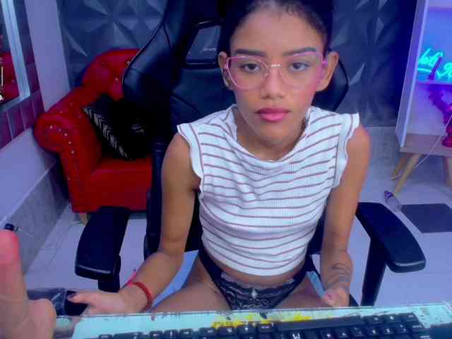 adissonpetite webcam