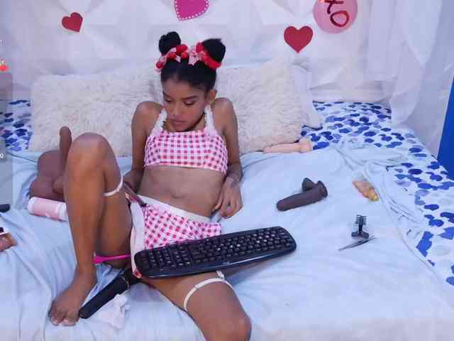 adissonpetite webcam