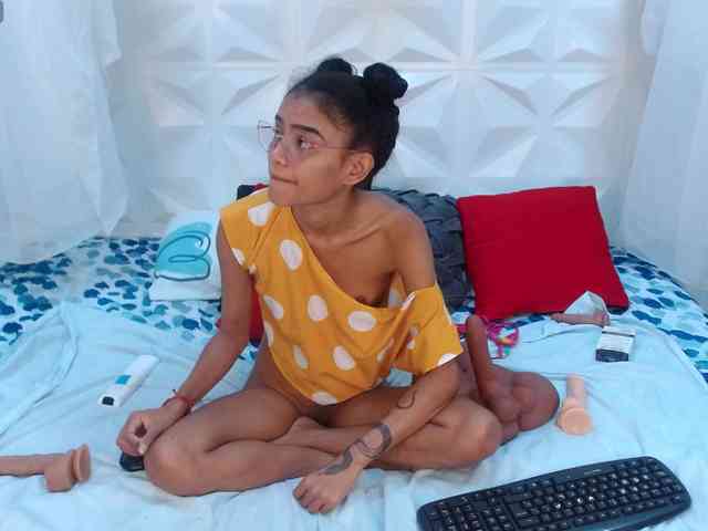 adissonpetite webcam
