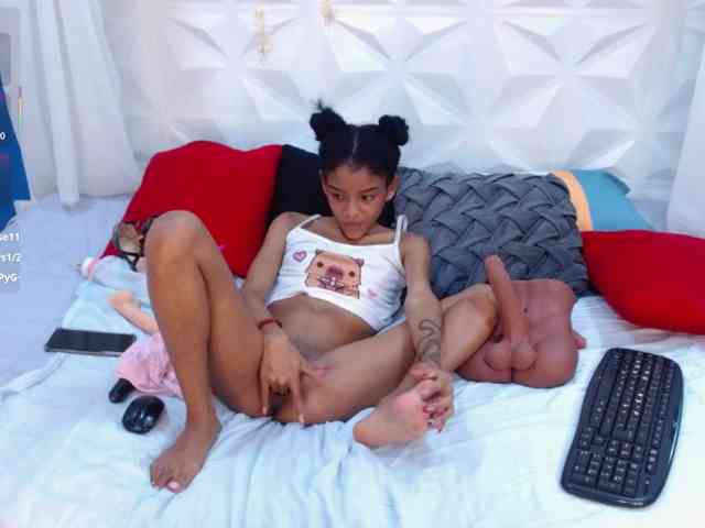 adissonpetite webcam