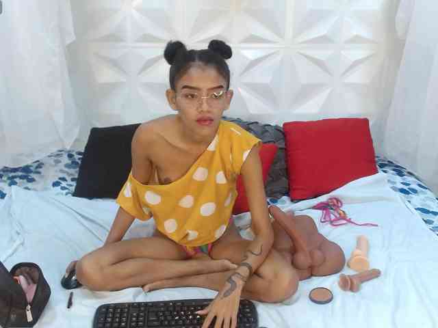 adissonpetite webcam