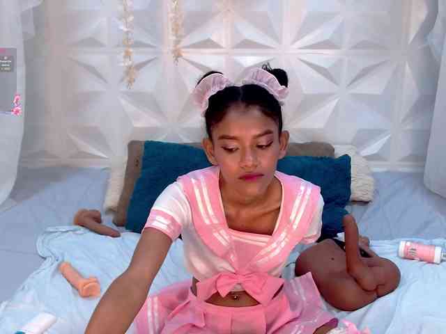 adissonpetite webcam