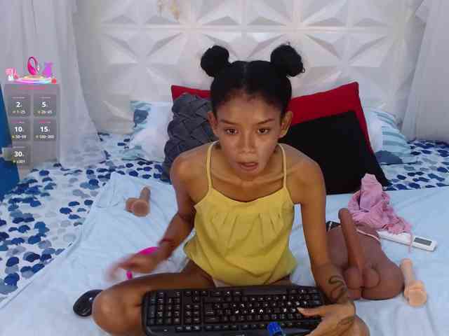 adissonpetite webcam