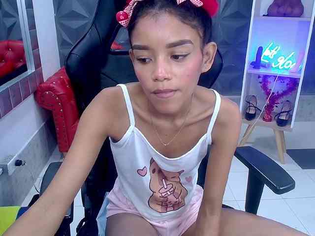 adissonpetite webcam