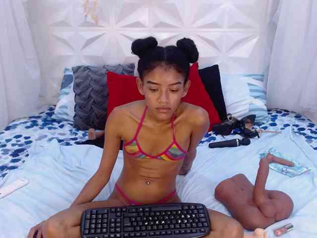 adissonpetite webcam