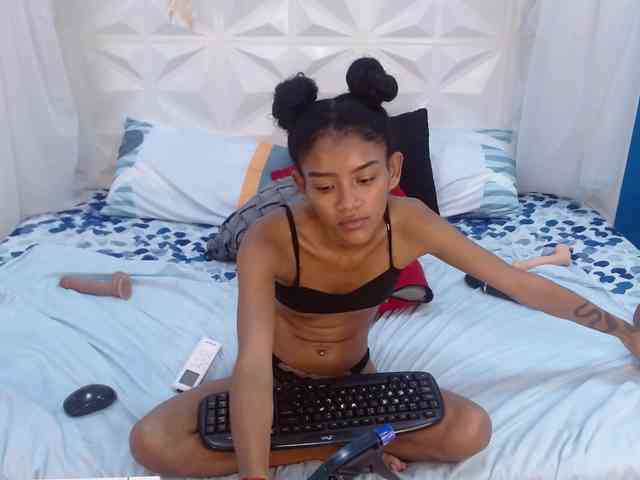 adissonpetite webcam