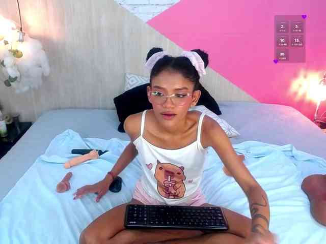 adissonpetite webcam