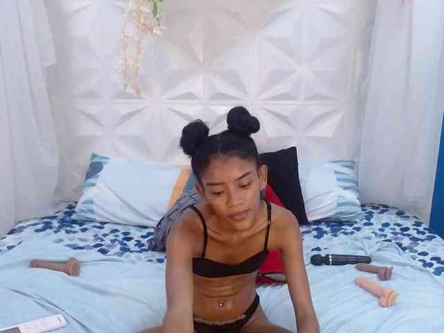 adissonpetite webcam