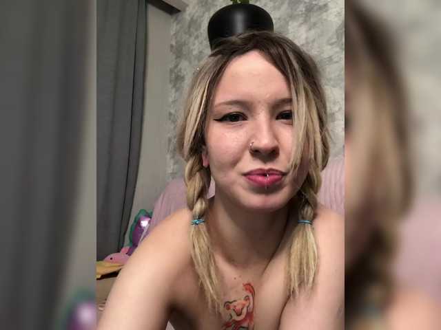 Miley's BongaCams show and profile