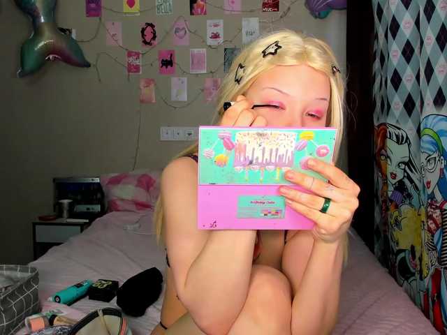 Miley's BongaCams show and profile