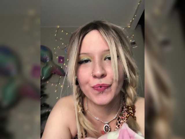 Miley's BongaCams show and profile