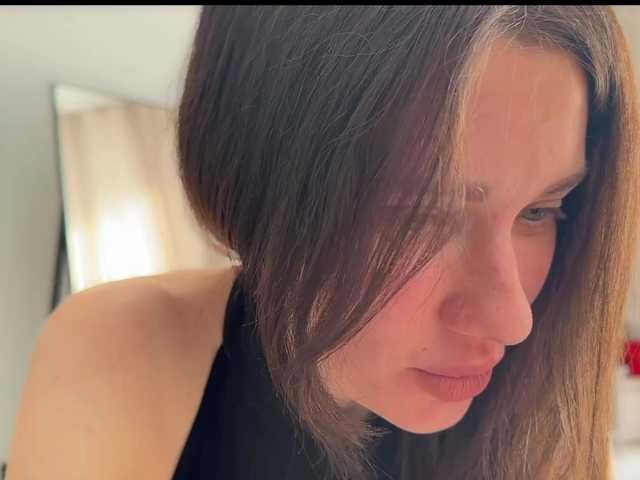 le modèle Kiranicole est en webcam porno dans un show sur le site bongacams, il possède les tags suivants: White/Caucasian,Brunette,Shaved