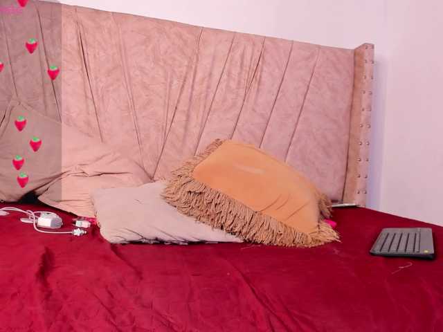 sweet-cris's BongaCams show and profile