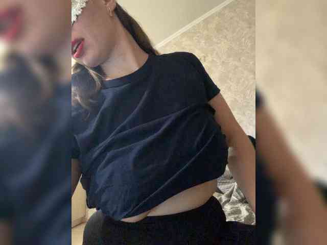 Sladkaya25pisya's webcam live show