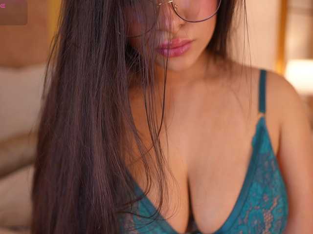 lyrabellini's BongaCams show and profile