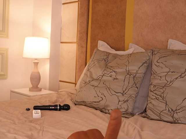 lyrabellini's BongaCams show and profile