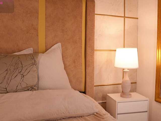 lyrabellini's BongaCams show and profile