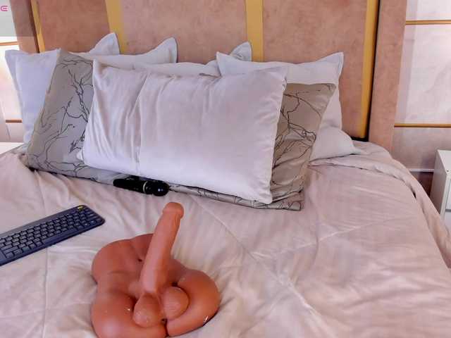 lyrabellini's BongaCams show and profile