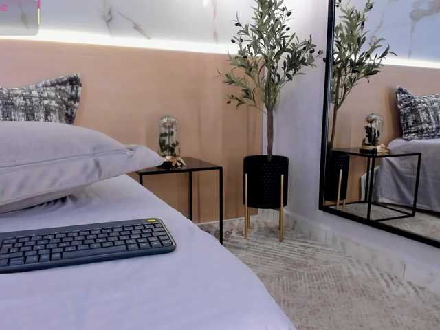 lyrabellini's BongaCams show and profile