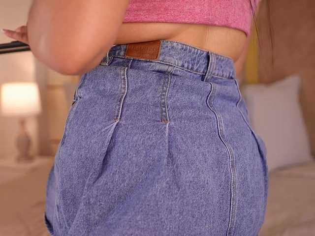 lyrabellini's BongaCams show and profile